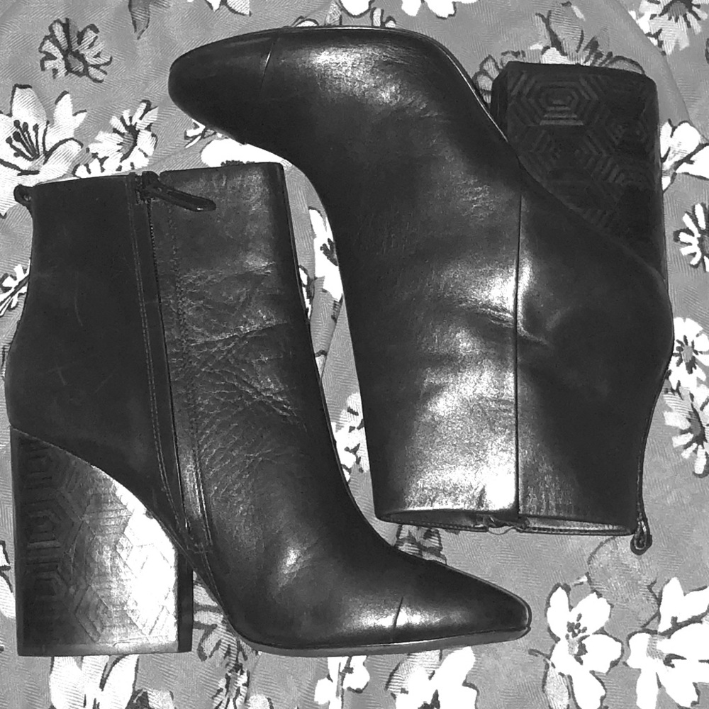 🎉🥳#HP🥳🎉Tory Burch chunky heel Ankle Booties